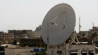 مليشيا الحوثي تعزل اليمن عن العالم