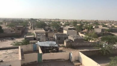 مليشيات الحوثي تجدد قصف أحياء سكنية في مدينة حَيْس جنوب الحديدة